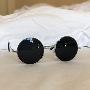 Vintage round sunglasses metal frame